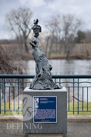 Riverfront_Floodmarkers_and_Monument_05