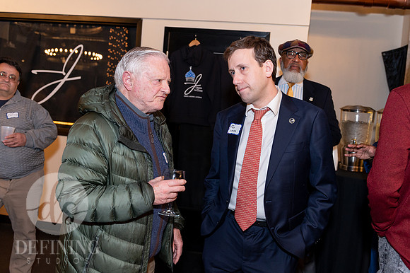 John_Larson_Campaign-058