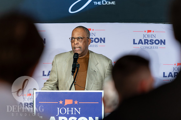 John_Larson_Campaign-071