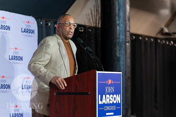 John_Larson_Campaign-069