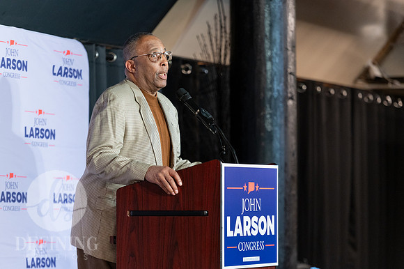 John_Larson_Campaign-070