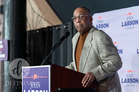 John_Larson_Campaign-073