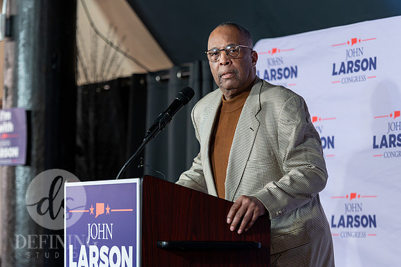 John_Larson_Campaign-074
