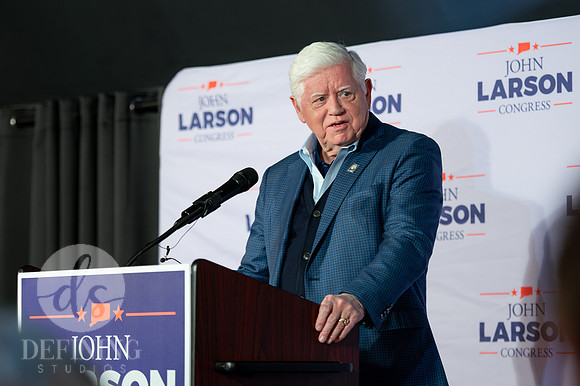 John_Larson_Campaign-080