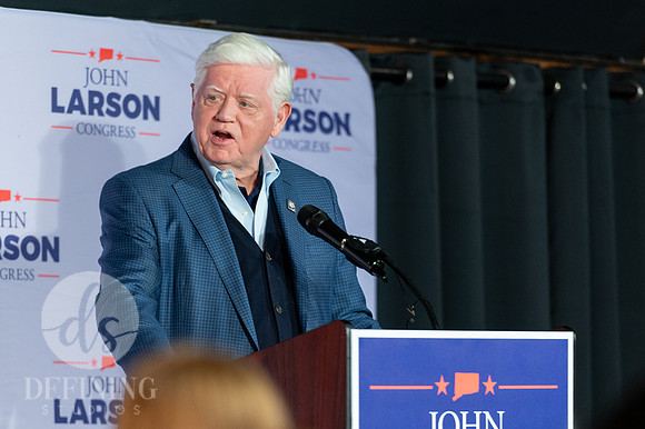 John_Larson_Campaign-082
