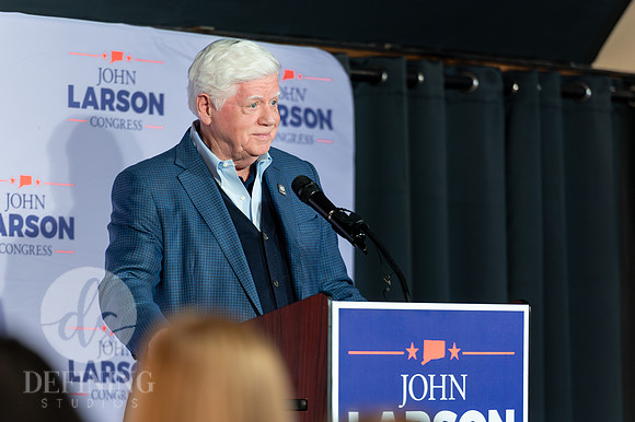 John_Larson_Campaign-083