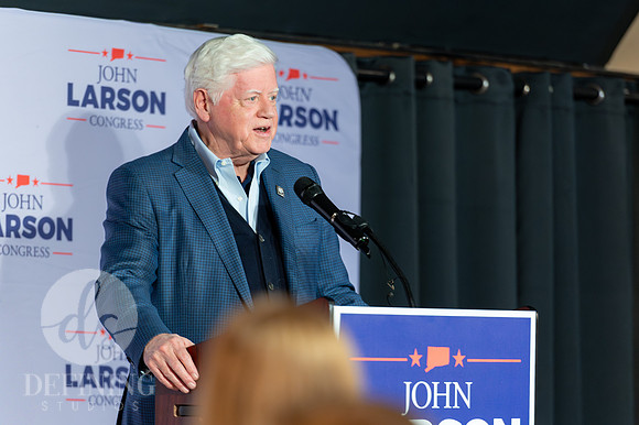 John_Larson_Campaign-085