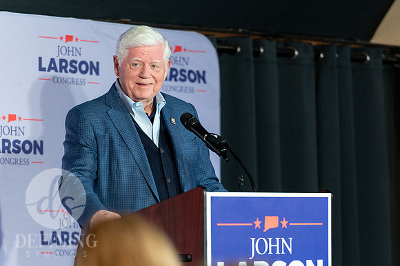 John_Larson_Campaign-084