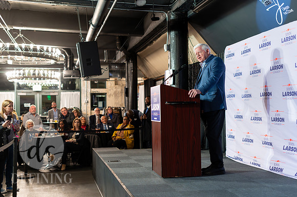 John_Larson_Campaign-087