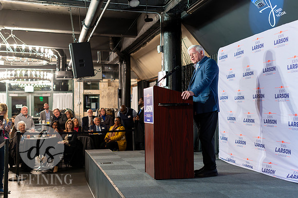 John_Larson_Campaign-086