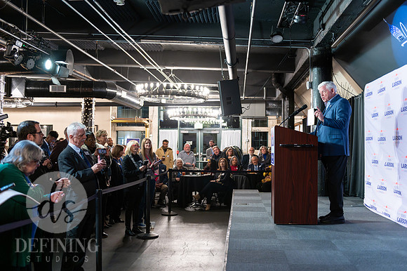 John_Larson_Campaign-090