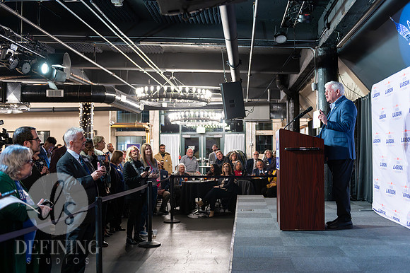 John_Larson_Campaign-091