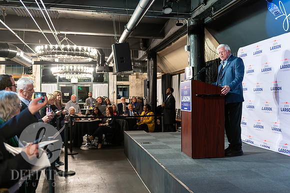 John_Larson_Campaign-094