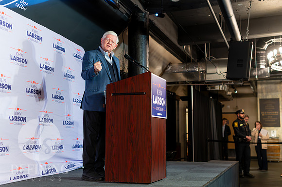 John_Larson_Campaign-095