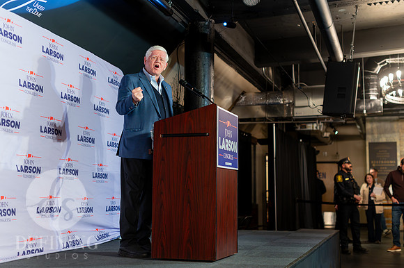 John_Larson_Campaign-097