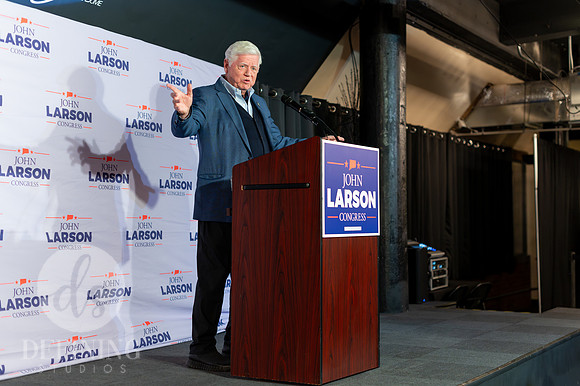 John_Larson_Campaign-098