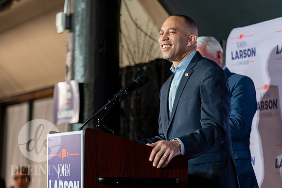 John_Larson_Campaign-109