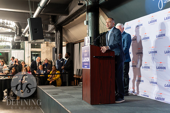 John_Larson_Campaign-107