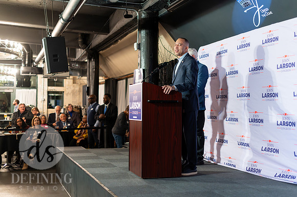 John_Larson_Campaign-108
