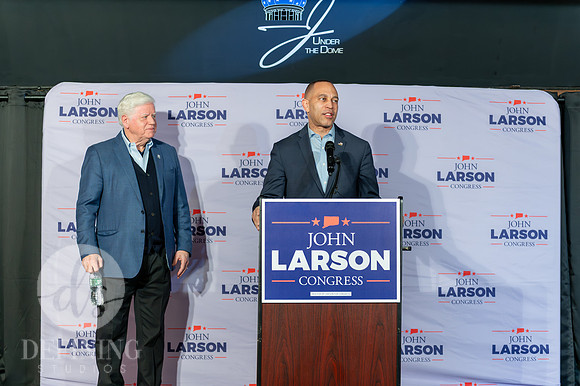 John_Larson_Campaign-110
