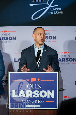 John_Larson_Campaign-115