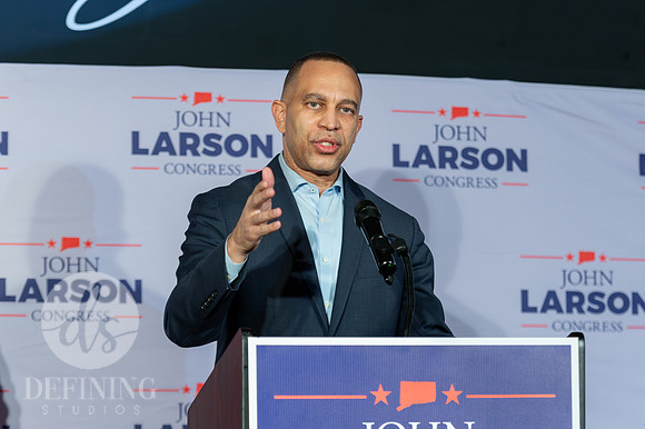 John_Larson_Campaign-118