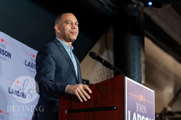 John_Larson_Campaign-119