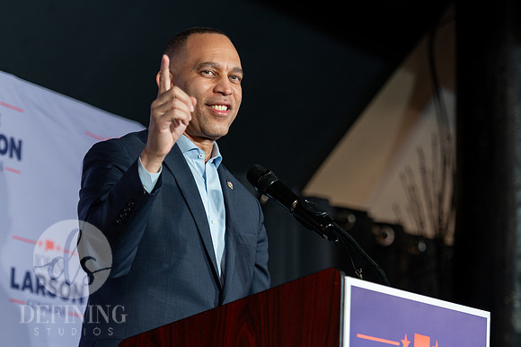 John_Larson_Campaign-123