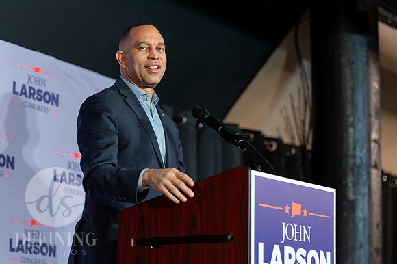 John_Larson_Campaign-122