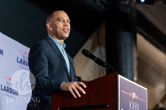 John_Larson_Campaign-120