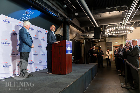 John_Larson_Campaign-127