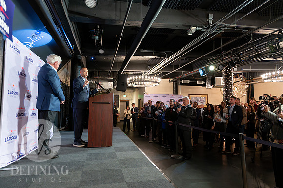 John_Larson_Campaign-128