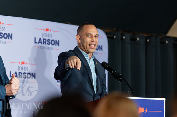 John_Larson_Campaign-134