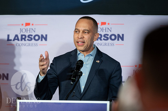 John_Larson_Campaign-137