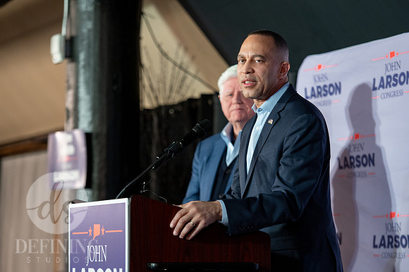 John_Larson_Campaign-139