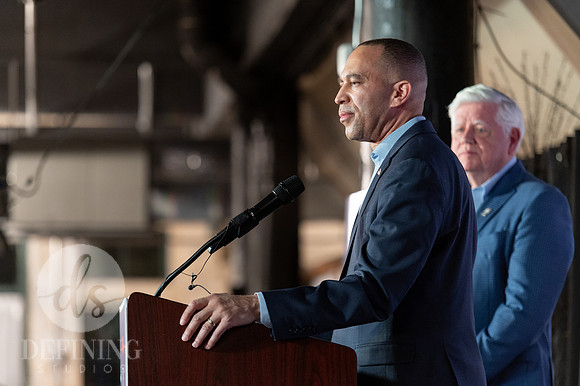 John_Larson_Campaign-138