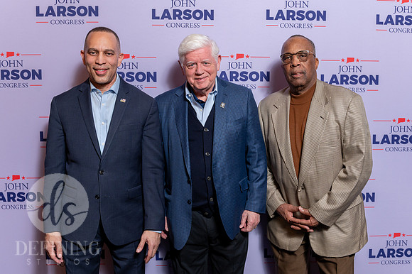 John_Larson_Campaign-155
