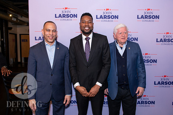 John_Larson_Campaign-159