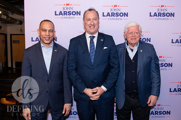 John_Larson_Campaign-160