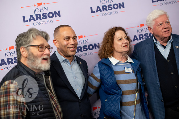 John_Larson_Campaign-165