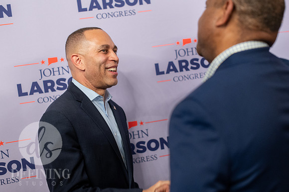 John_Larson_Campaign-170