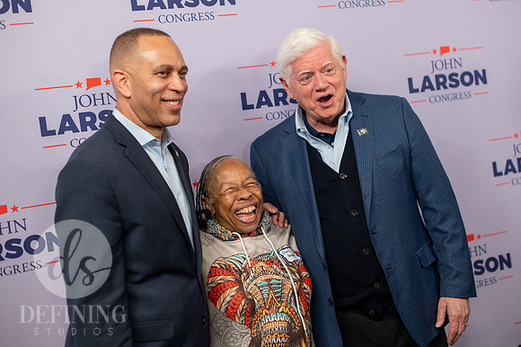 John_Larson_Campaign-177