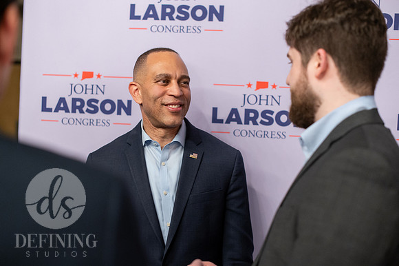 John_Larson_Campaign-179