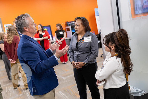 Hanger_Clinic_Opening-048