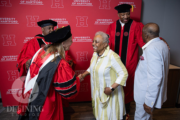UHart_Commencement_UG-022