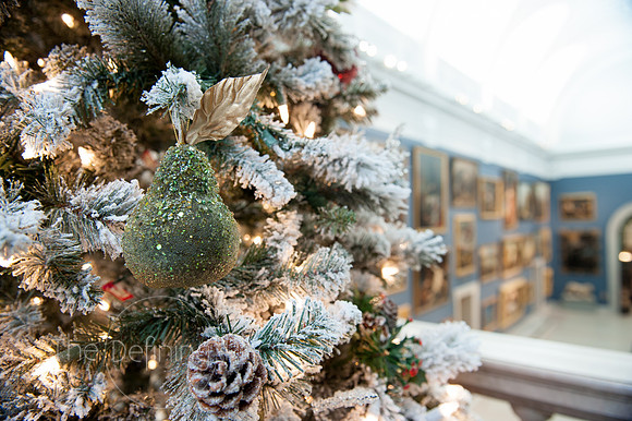 Womans_Committee_Tree_Decorationg_45