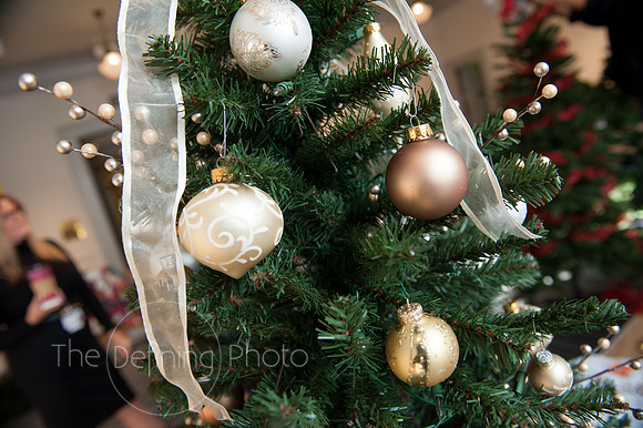 Womans_Committee_Tree_Decorationg_11