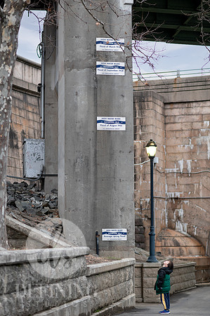 Riverfront_Floodmarkers_and_Monument_12