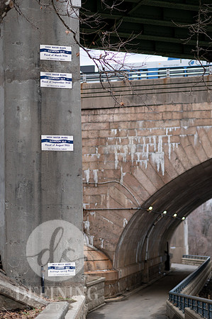 Riverfront_Floodmarkers_and_Monument_13