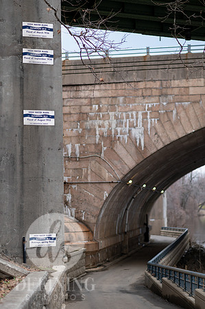 Riverfront_Floodmarkers_and_Monument_14